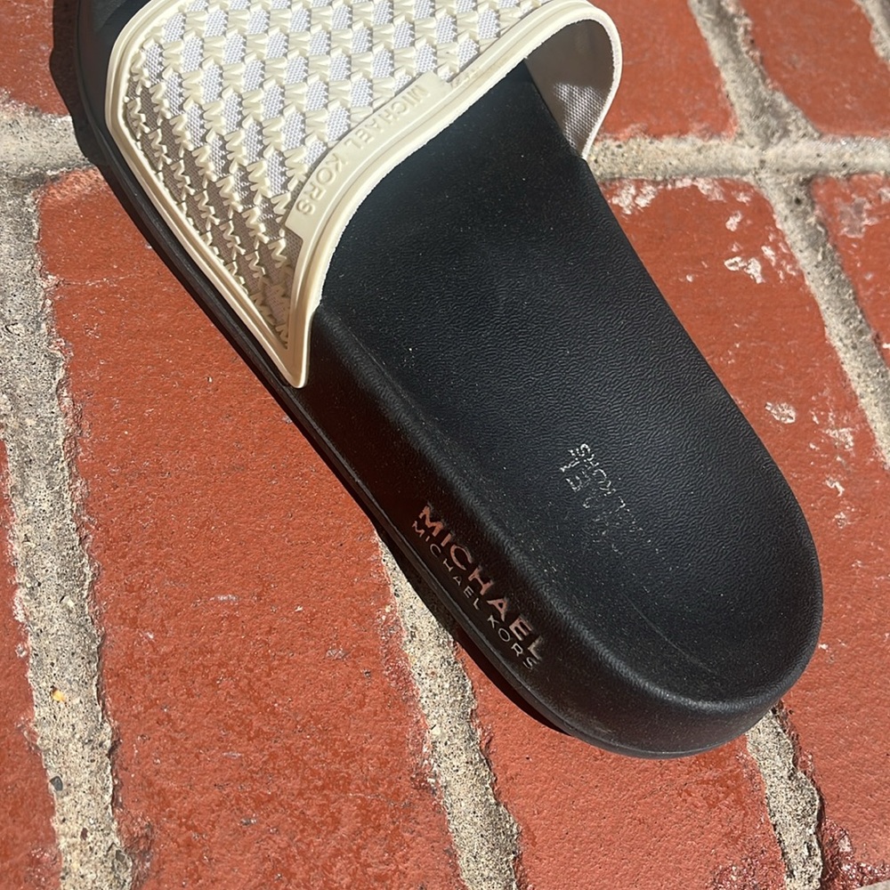 Michael Kors Slide - Picture 7 of 11